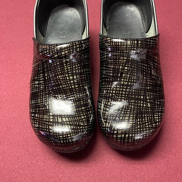 Dansko black and silver patent clogs, size 40, size 9 1/2 - 10 - Picture 7 of 15